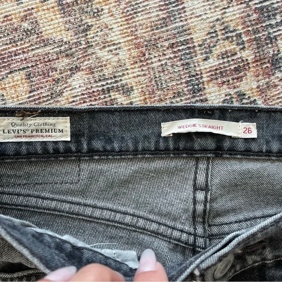 Levi’s Wedgie Straight Jean, 26 - Picture 4 of 6